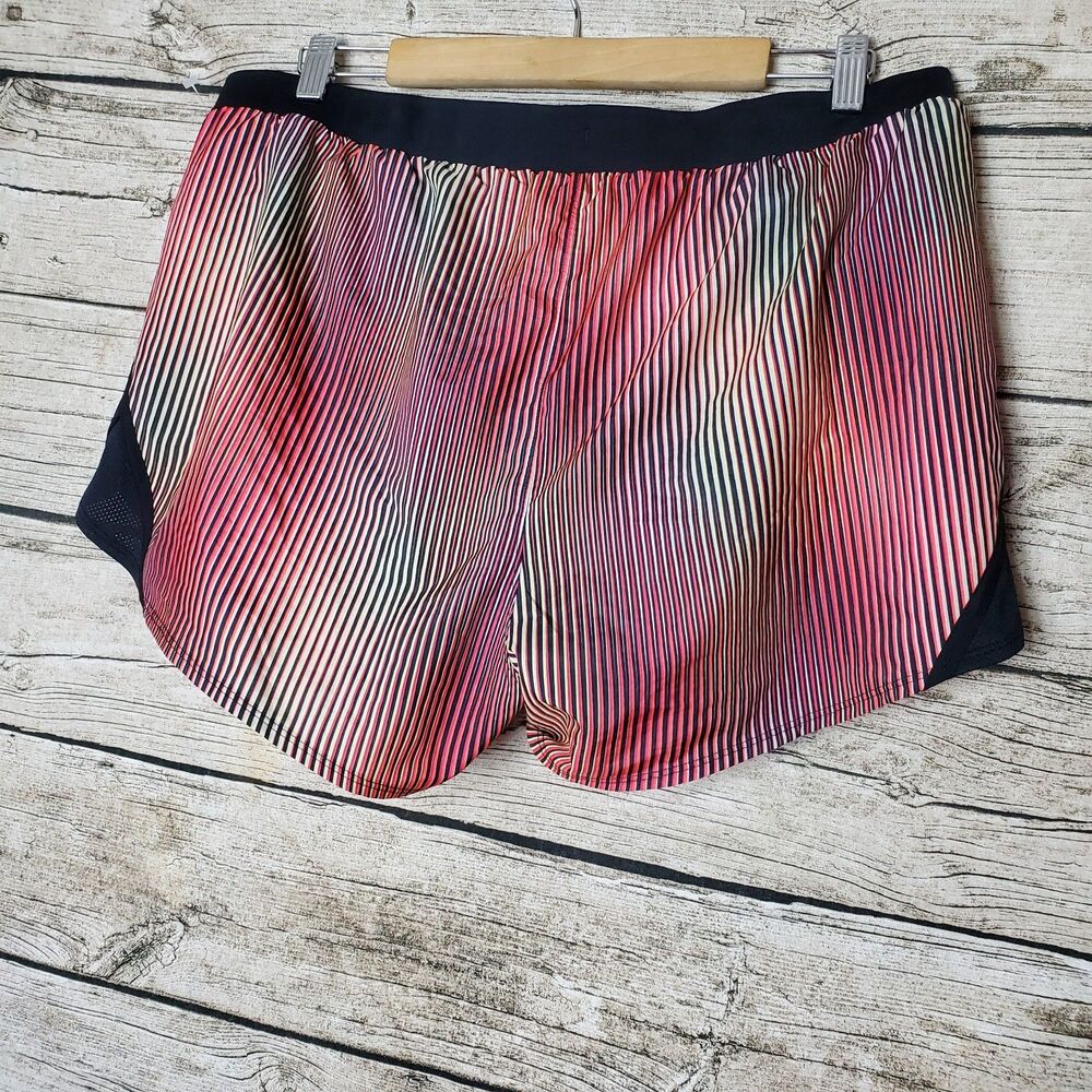 Under Armour Women's Shorts Size XL - Picture 3 of 9